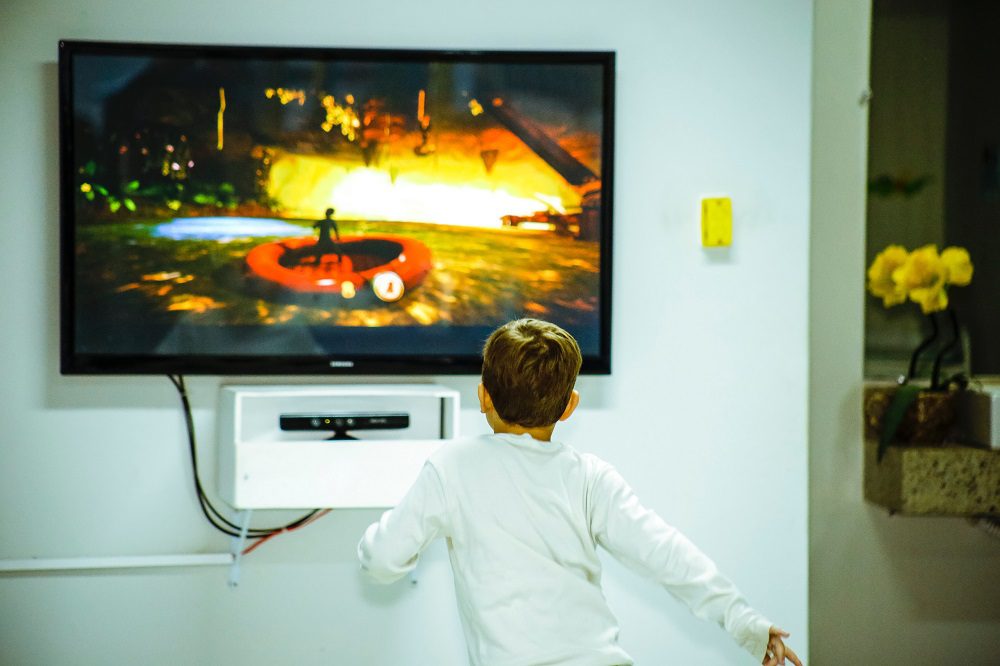 مقایسه QNED Mini LED با OLED